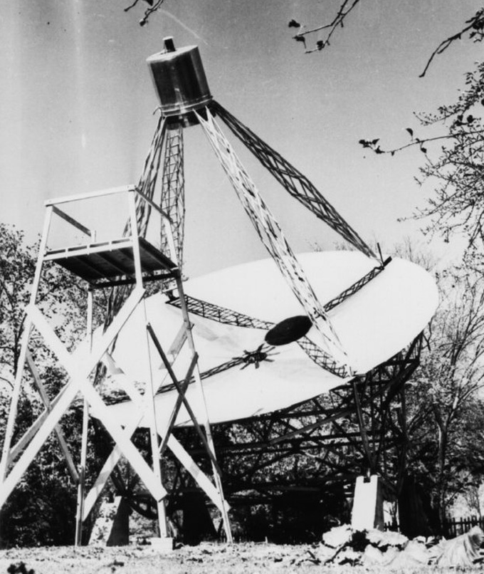 black and white image of first radio telescope